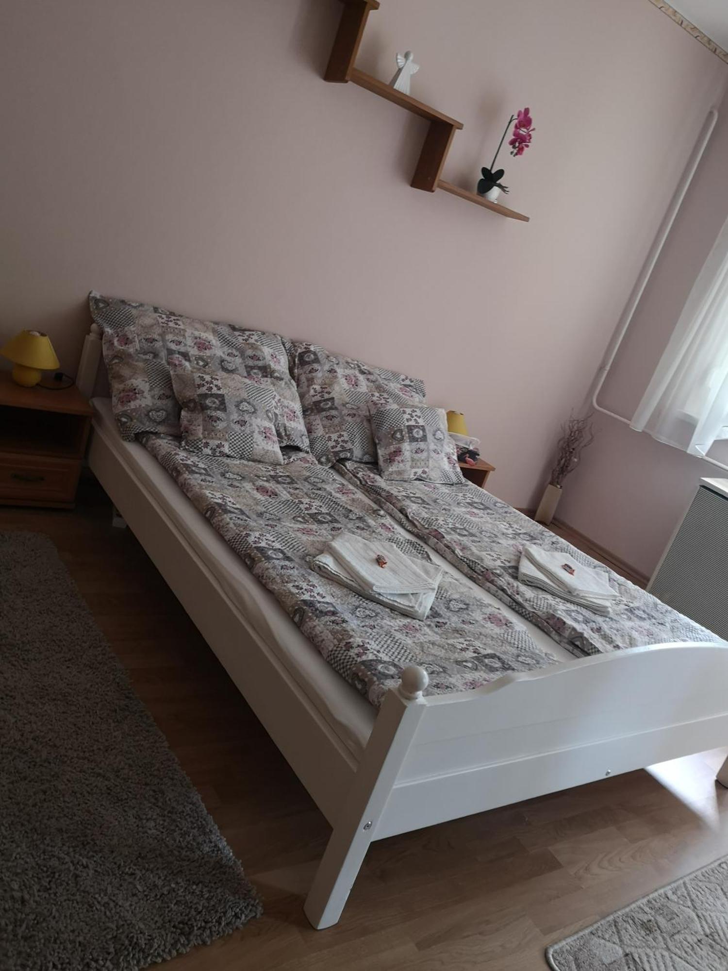 Orosháza Natasa Apartman מראה חיצוני תמונה