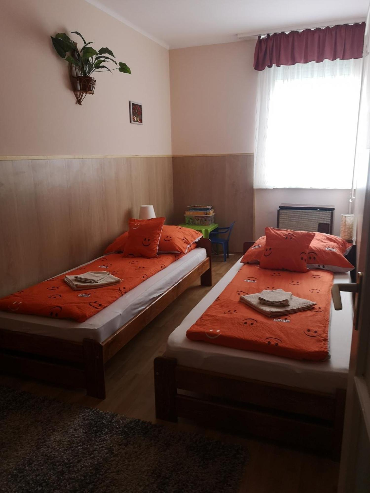Orosháza Natasa Apartman מראה חיצוני תמונה